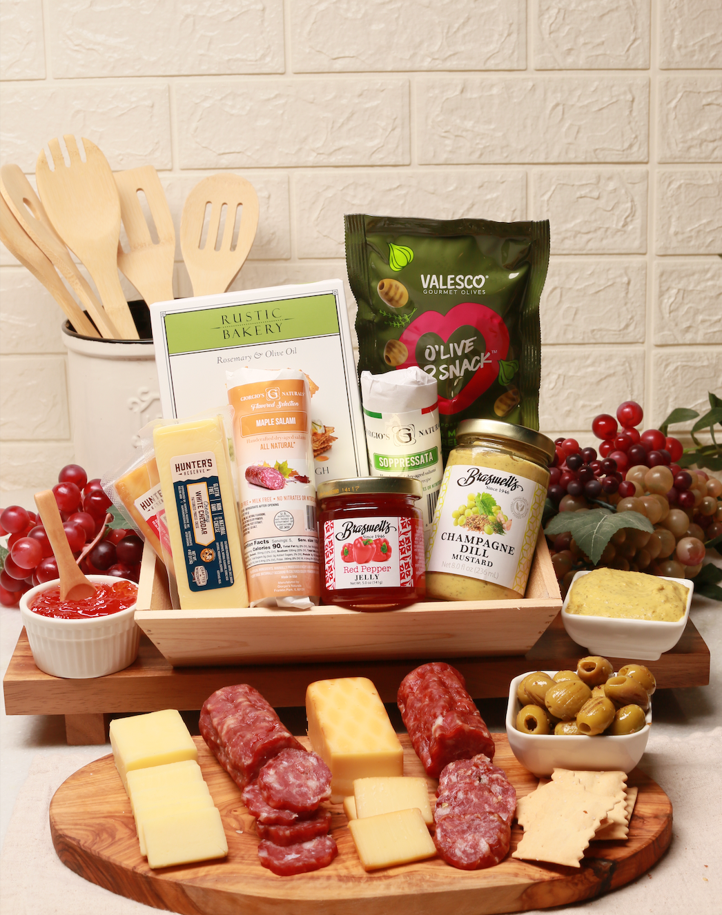 Sergio's Charcuterie 9-Piece Holiday Cheese & Salami Gift Box